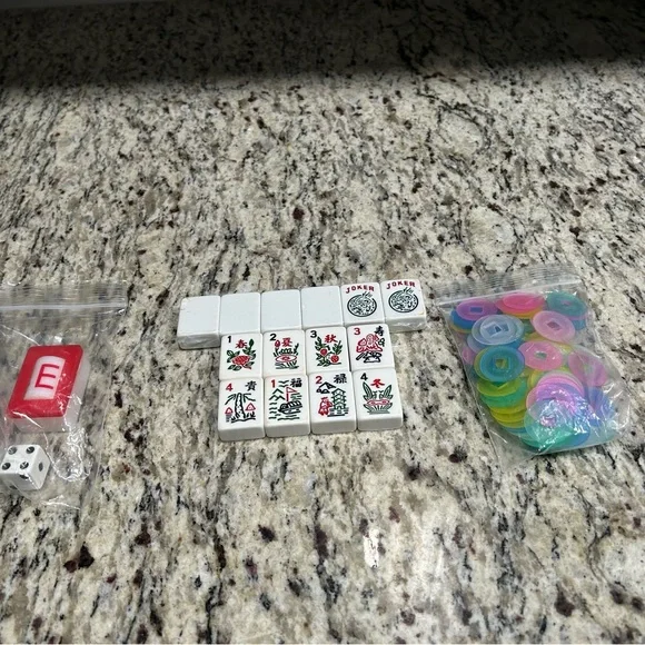 Classic Mahjong Tile Set with Dice - Picture 2 of 8